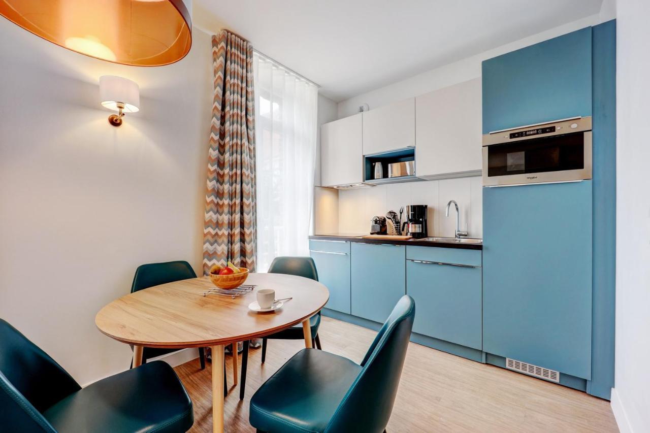 Residence Pierre & Vacances Premium Presqu'Ile De La Touques Deauville Ngoại thất bức ảnh A typical kitchen in a serviced apartment