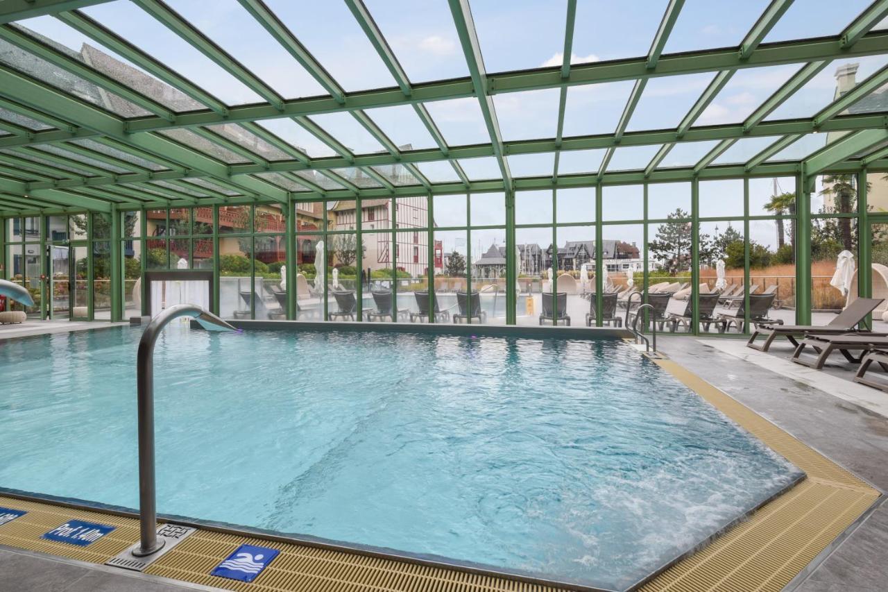 Residence Pierre & Vacances Premium Presqu'Ile De La Touques Deauville Ngoại thất bức ảnh The swimming pool
