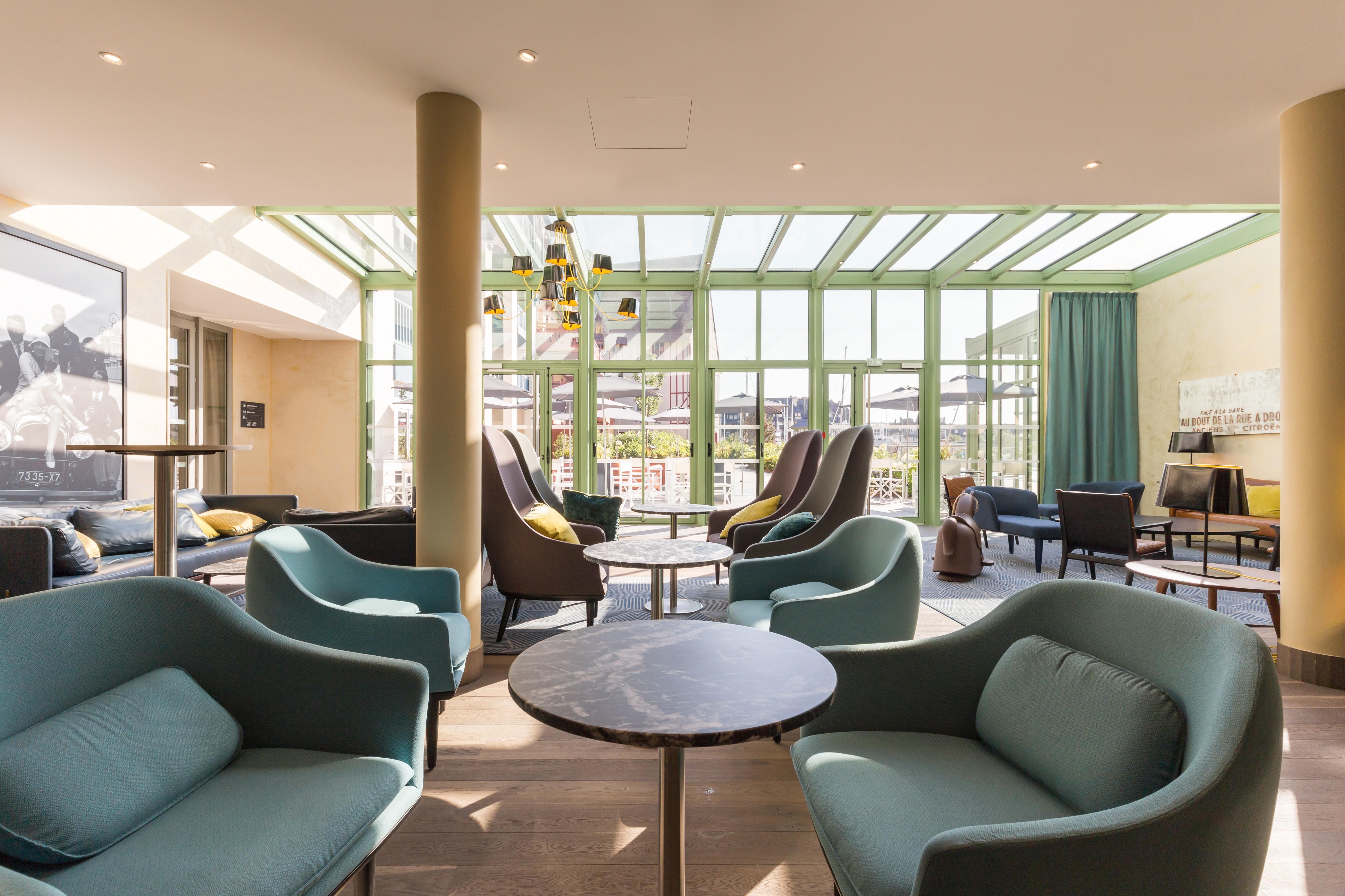 Residence Pierre & Vacances Premium Presqu'Ile De La Touques Deauville Ngoại thất bức ảnh The lounge at the station