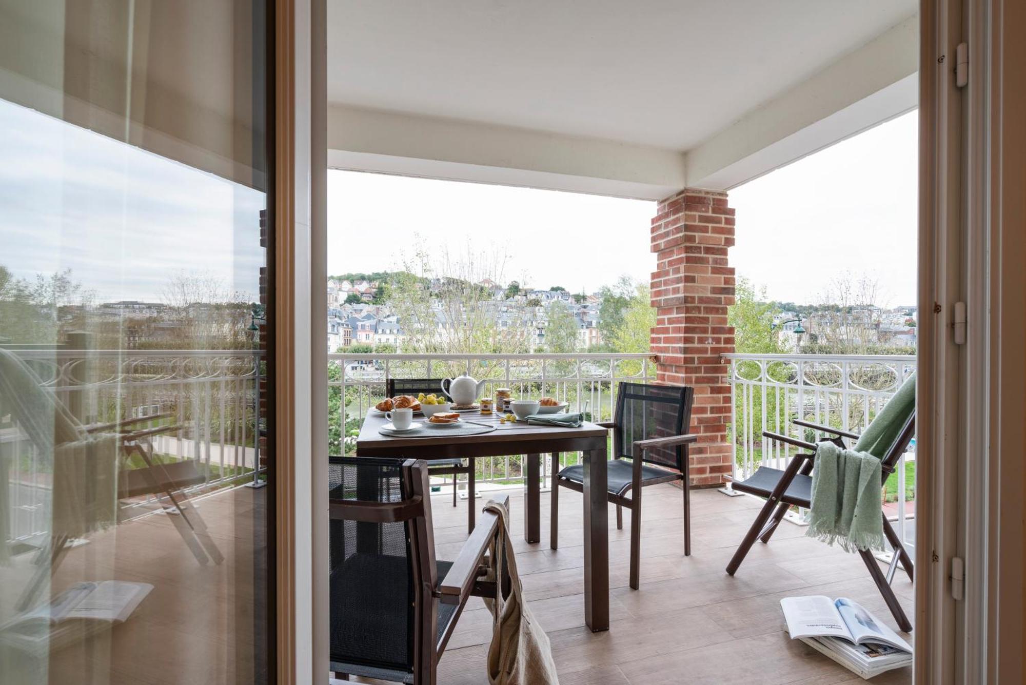 Residence Pierre & Vacances Premium Presqu'Ile De La Touques Deauville Ngoại thất bức ảnh A balcony